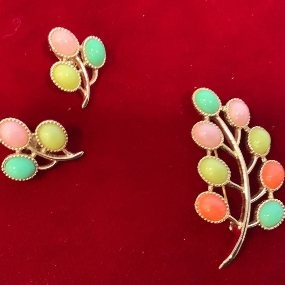 Vintage Sarah Coventry Brooch and Earrings Set
